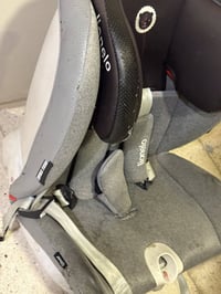 كرسي أطفال • ينربط بالسيارة • حي التجار