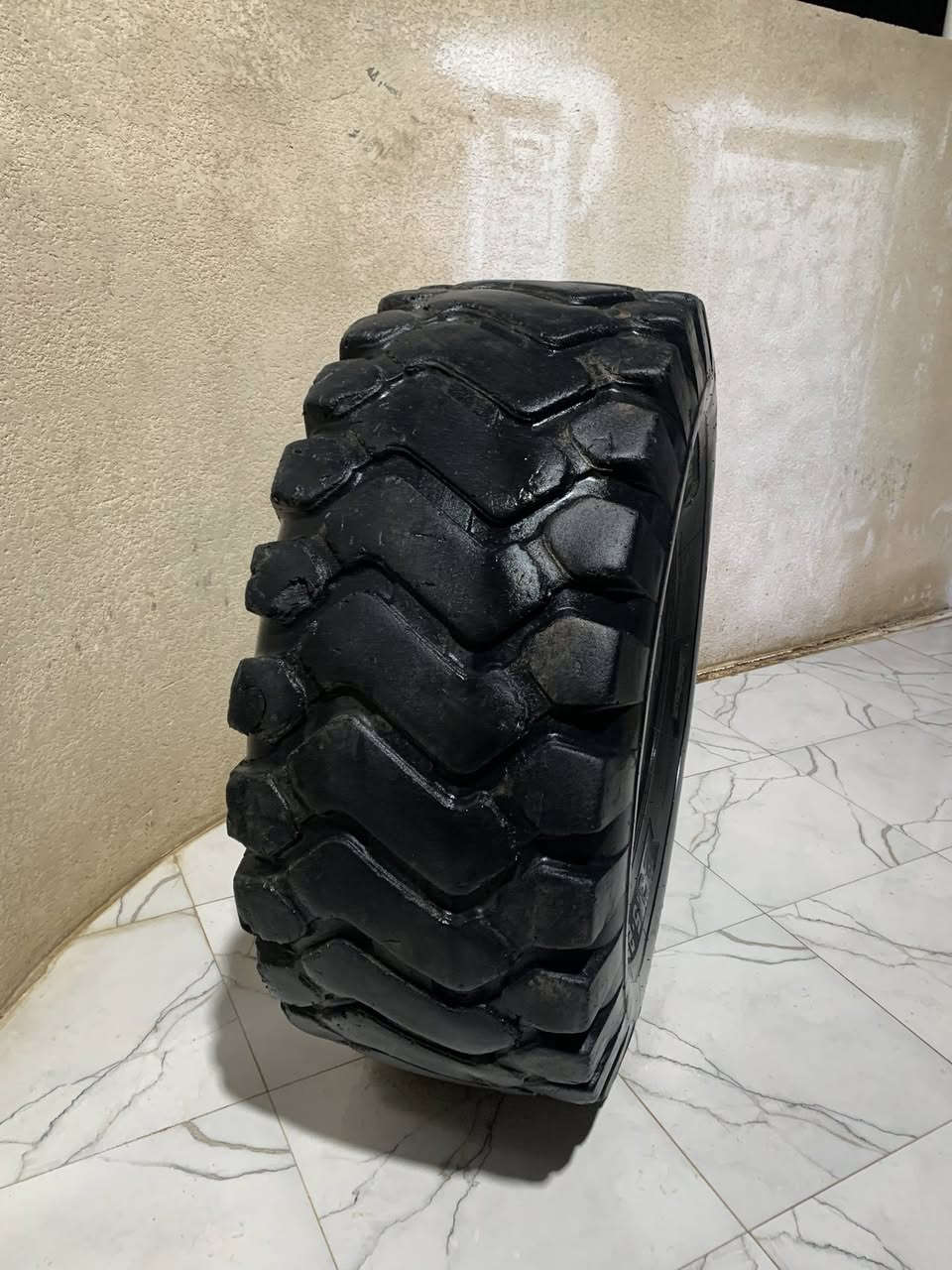 تخم تاير شفل قياس 25.  5. 23 عنوان ميسان ***********
