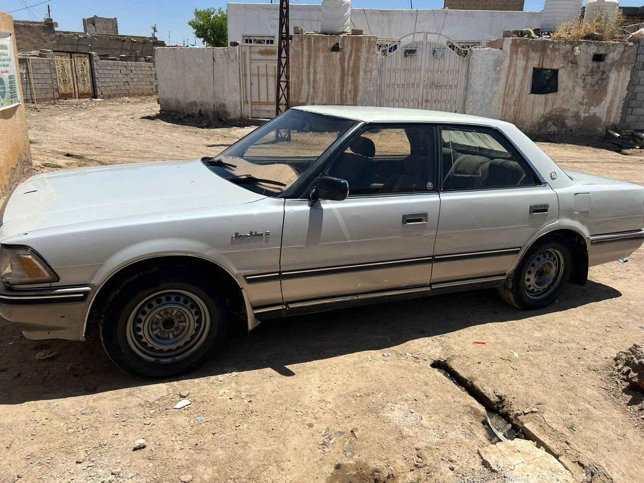 سيدان للبيع
سيارة جاهزة حدادية ١٠٠٪ 
تخم تاير جديد 
محرك ٢٥٠٠ ثنين ونص فيفيتي
 تبريد جان شغال بس شتغلتلتها دوشمه وعازل حرارة وفصلته وفرغت الغاز 
عوزة بس غاز وربط كهرباء فقط
دشبولها محور بالنجف دشبول مسطرة 
السعر ٥٠ وبيها مجال 
مكان السيارة الشطرة 
*********** 
واتس اب او اتصال
