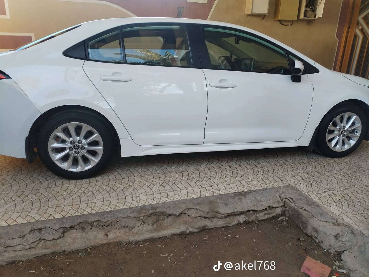 السلام عليكم كورلا 2020 LE محسن فول مواصفات فتحه بصمه وبقيت المواصفات معروفه في الكورلا السيارة ماشيه 68 الف تريد تحويل تريد وكاله موجود رقم صاحب السيارة *********** موجود واتساب .
