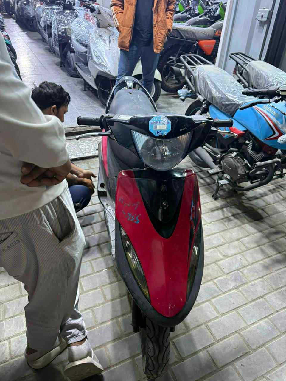 سلام عليكم شباب ماكس عدله للبيع كفاله عامه نقصه مابيه الاستفسار عله هذه الرقم ***********
