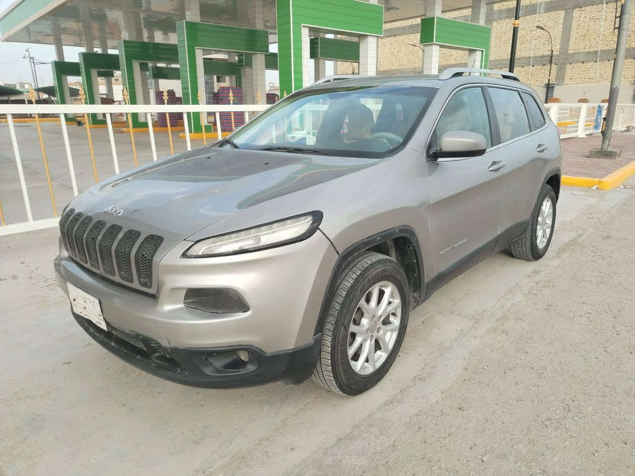 السلام عليكم جيب شيروكي بزون موديل 14 مكينه وكير شرط مشروطات تخم تاير تبريد منضومه جديده كلها بس تشحن غاز شرط تشحن يمي رقم بصره مشروع وطني بيه جاملغ وخشم البنيد مصبوغه حزام أثر شخوط وجراد بدون اي دواخل السعر 96 وبيه مجال مراوس بأمريكي حسب القناعه عنواني ذي قار المركز ***********
