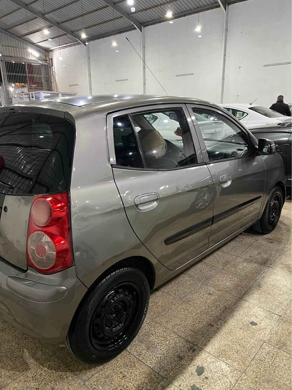 سلام عليكم 
كيا بيكانتؤ 
موديل ٢٠١٠
كير وامكينا بشرط
سيارا رقم وا سنوي كلو جديد٢٠٣٠
٤تياراد جديد
معلومات 
فايبر واتس ***********
عنوان اربيل 
سعر ٥٨$
في شويت مجال أربيل, العراق
