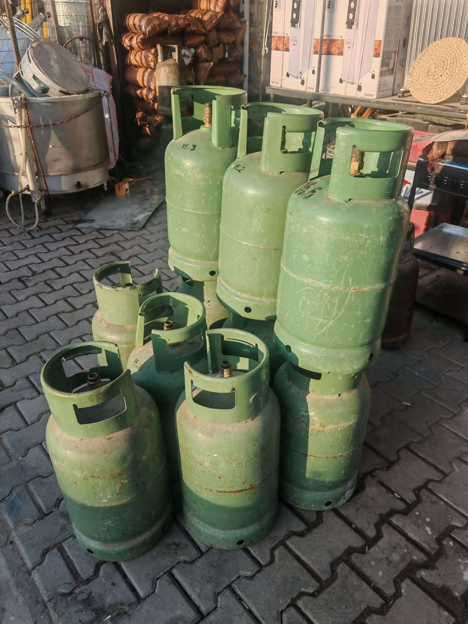 متوفر الآن في معرض الانوار للتجارة العامة
قناني غاز للبيع بسعر مناسب جدا
...... 
العنوان :- كربلاء المقدسة - حي العامل -المنطقة السادسة- ركن شارع المستوصف.
***********
--------
#كربلاء_مدينة_العشق_والعاشقين #كربلاء
#قناني_غاز #قنينة_غاز #قنينة
#الشعب_الصيني_ماله_حل
#قنينه
