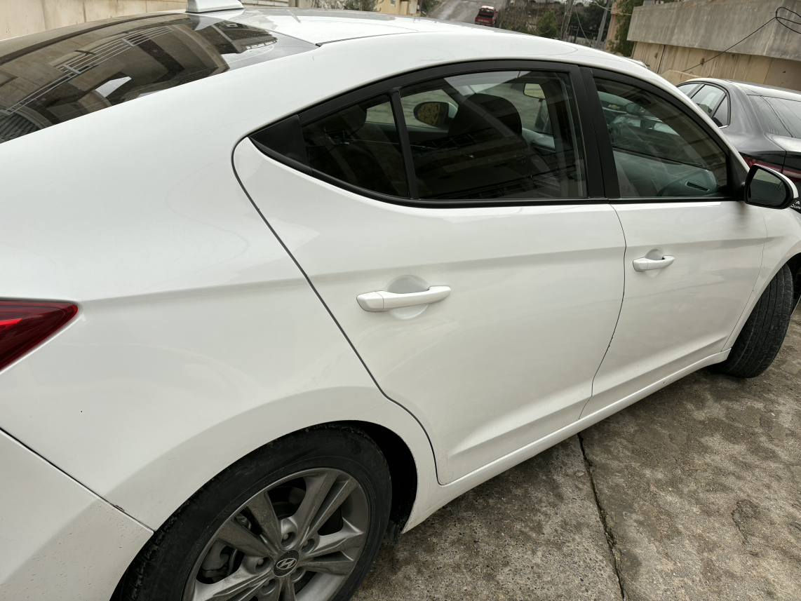 النترا ٢٠١٨ 
كير و محرك شه رت 
ايرباك شه رت فه نه بوينه 
٤ قتعه سبغن بس بي داخلي و بي صربه 
ره قم شاسي دياره 
وه كيدي سياره جاهزه بي مه زره فه 
٥٣ هزار مايلا ريفه جوي
سعر ١٣٢ و مجال تيدا  
*********** يي بفيت بهيت خاص دهوك, العراق
