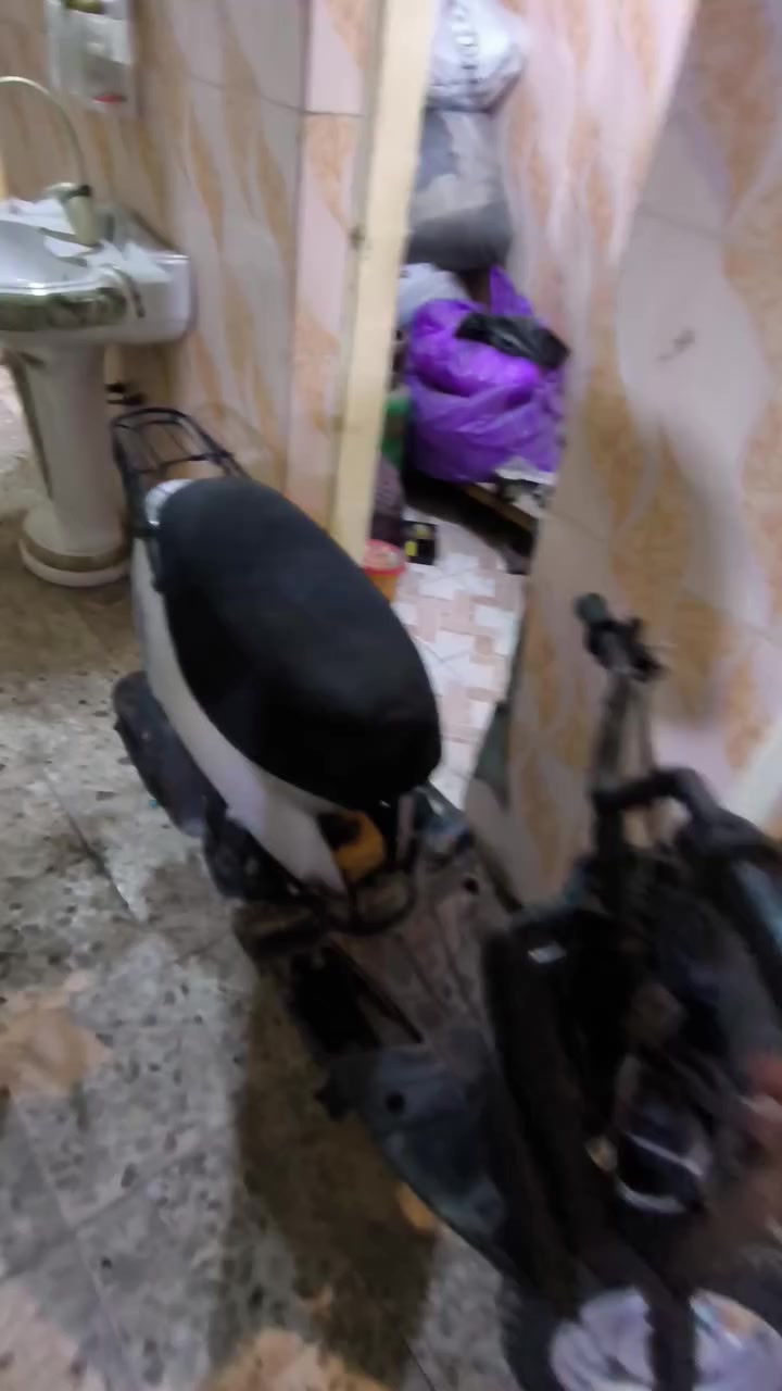 تسع زروف للبيع نظيفه ومرتبه وشلعه حلوه سوادات كامله ضفيرة بلاد سعرها 150 الف ***********
