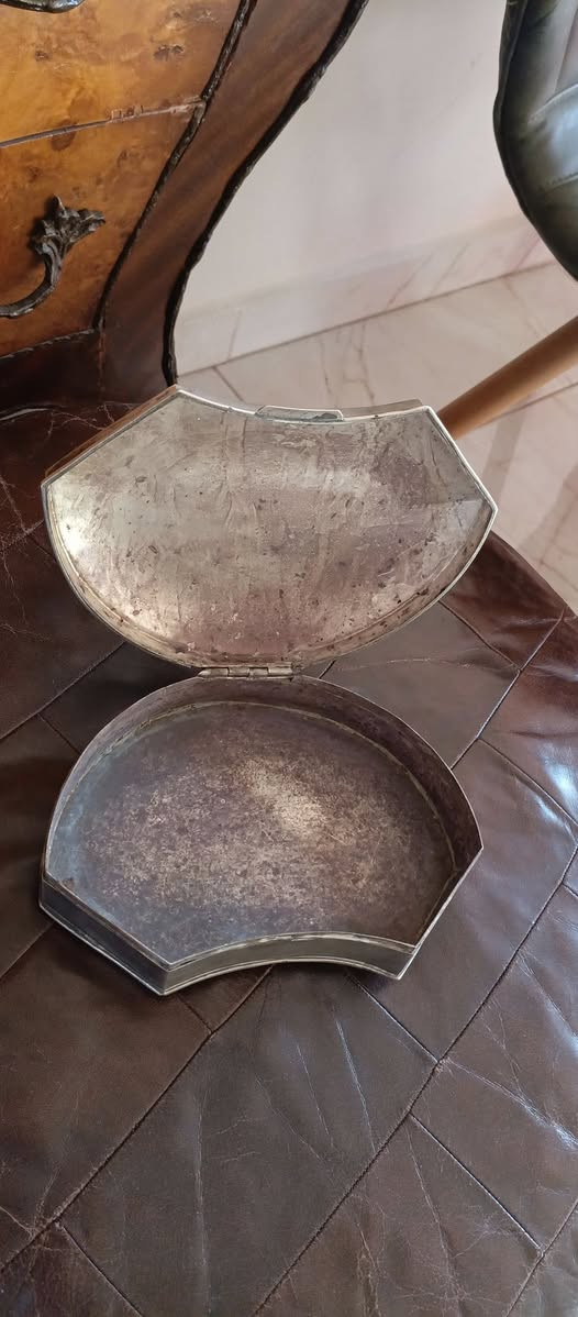 علبة فضة ملونة
750 g وزن


**إذا كنت صاحب هذا الإعلان وتريد حذفه لأي سبب، رجاءا أرسل رسالة إلى الدعم الفني**