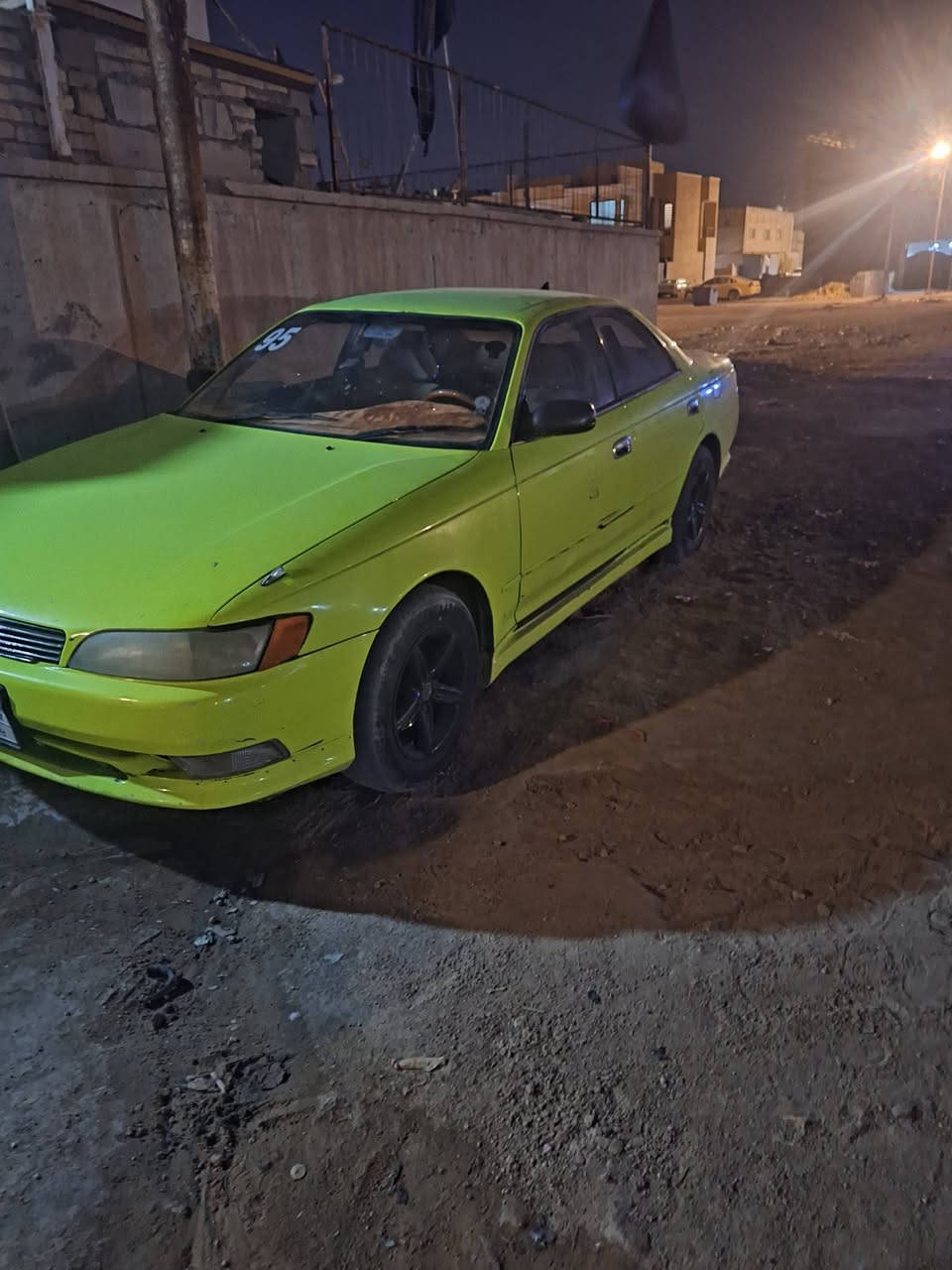 السلام عليكم سياره  النظيفه السياره ما بيها نكل جثه ولا بيها قصه اصوليه راعيها الشرعي موجود حداديتها حلوه نظيفه سعرها 50 بيها مجال المكان البصره رقم التلفون ***********
