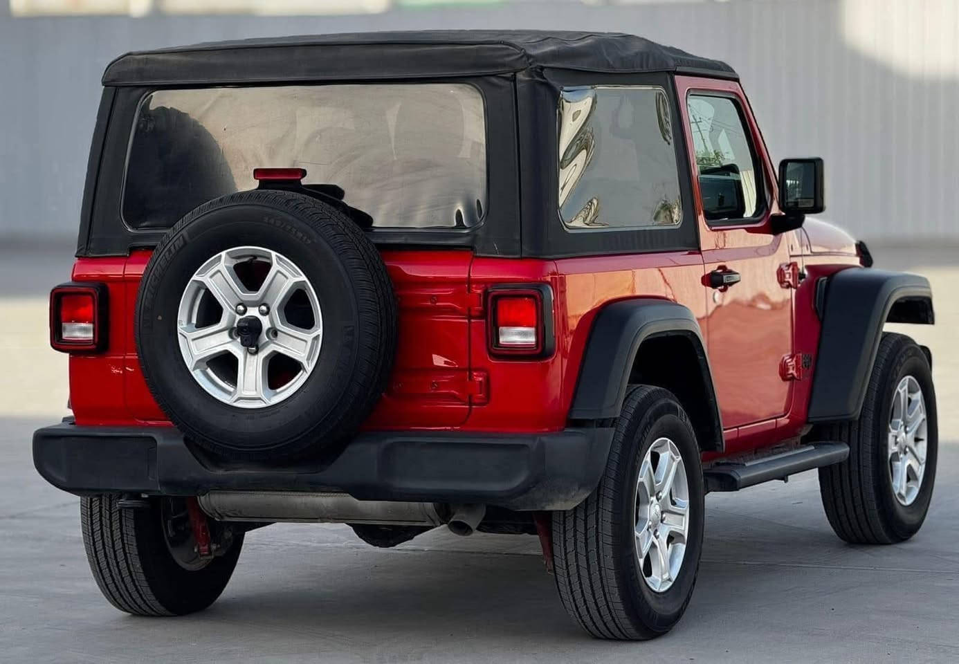 للبيع او مراوس 
Jeep Wrangler 2023 Sport
جيب رانكلر 2023 سبورت
4 سلندر تيربو 

فول فول مواصفات/  سبورت
 جام كهرباء اوتو
 شاشة - كامرة
 قطعتين تبريد
هيتر بالمري

ماشيه 14 الف ميل 
تك باب كشف 
تم تخفيض السعر
السعر 205$ بدون رقم

مرقم باسمك 220$

بيها صبغ ع كد شبر بطرف البنيد موضح بالصور !

للاستفسار خاص او واتس او اتصل
***********
