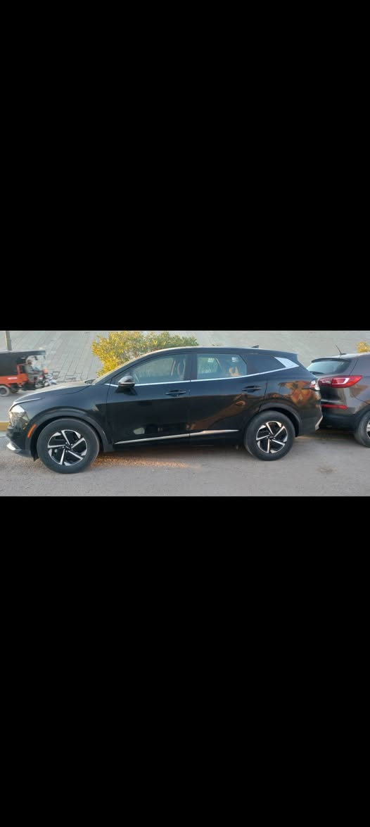 السلام عليكم
للبيع فقط بدون مراوس 
كيا سبورتج هايبرد موديل 2023 ماشيه 11الف ميل فىة LX  مرقم بغداد باسمي تحويل ثاني يوم جاهزة مصلح ايرباك استرين ودشبول سليمات كير محرك مكفول لغد وشاصي مكفولات السيارة حاليا بغداد السعر 140 وبيها مجال بسيط للشراي 
***********
