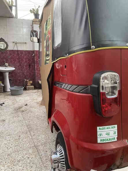 السلام عليكم 
تكتك TVs مديل 18  هزه شهر 11 
مرقمه لوحه وسنويه بسمي تحويل مباشر 
تكتك جاهزه وخير من الله 
السعر 4300 
بغداد بوب الشام 
***********
