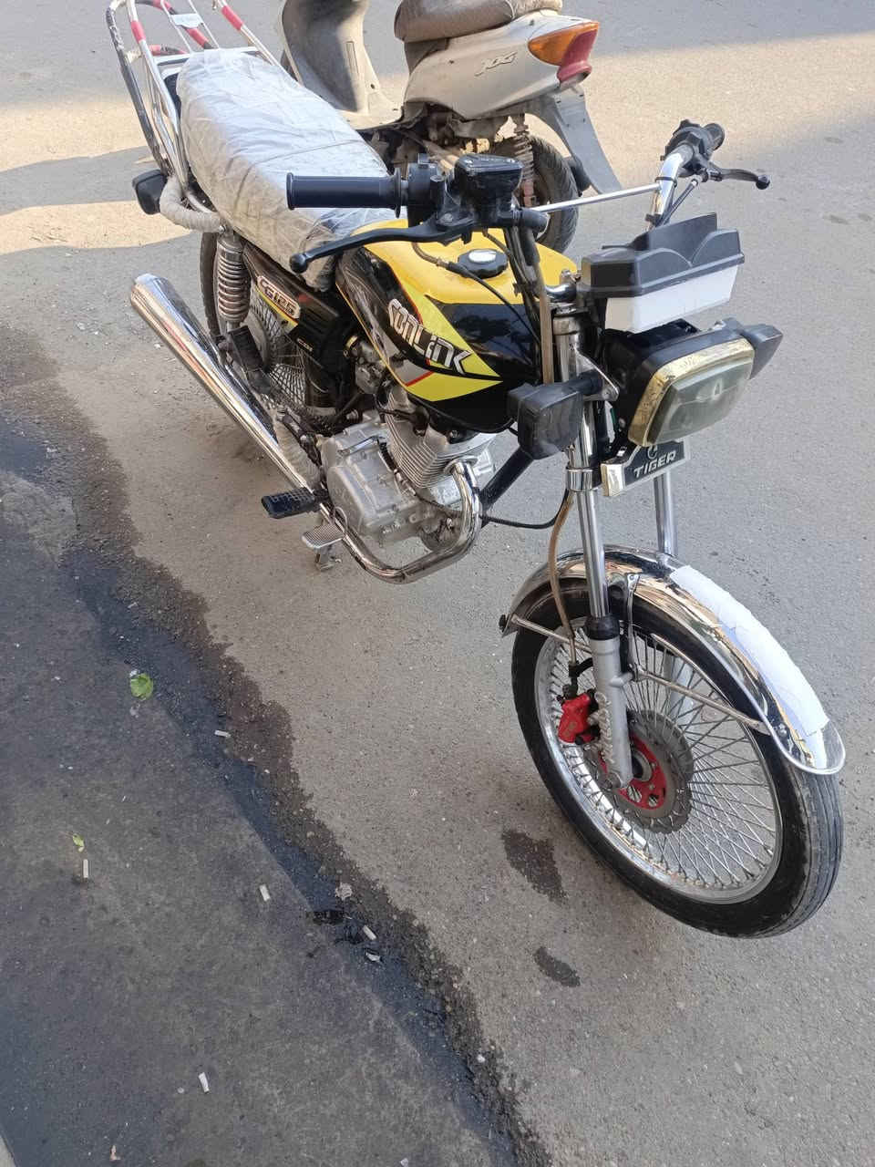 سلام عليكم تايكر 4كير للبيع موديل 24اوراق كارتونيه دراجه نضيفه كلش كامله دشبول الكتروني شغال سعر 575وبيها مجال لشراي مكاني بغداد الاعظميه موجود خاص ***********
