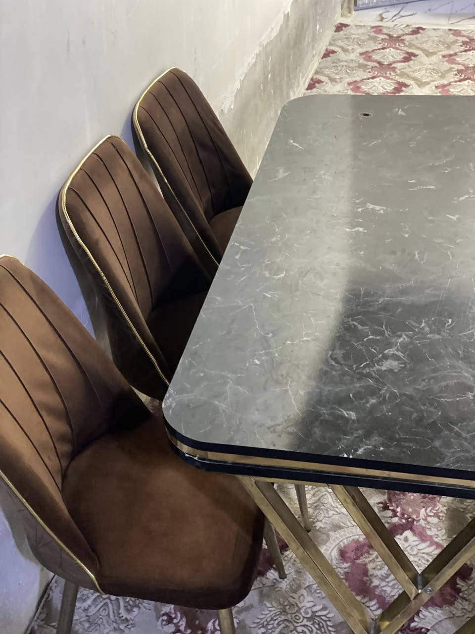 ميز طـــعام 🌭
لــــلـــبـــيــع✅ 
عـــدد الـكـــراســي ( 6️⃣ )
كــراســي كـلـه جــديــده ✅ 
كـــلشــي مــابــي لا كــسـر .. ولا فــطـر..✅
  كله جديد 🆕✅ 
مــــكــانــــــــي النـجـف الاشــرف ✅.            

 شــارع المــطـار مـقابــل الــرادار✅ 
رقــمـــي  *********** ✅ 
بي واتساب
