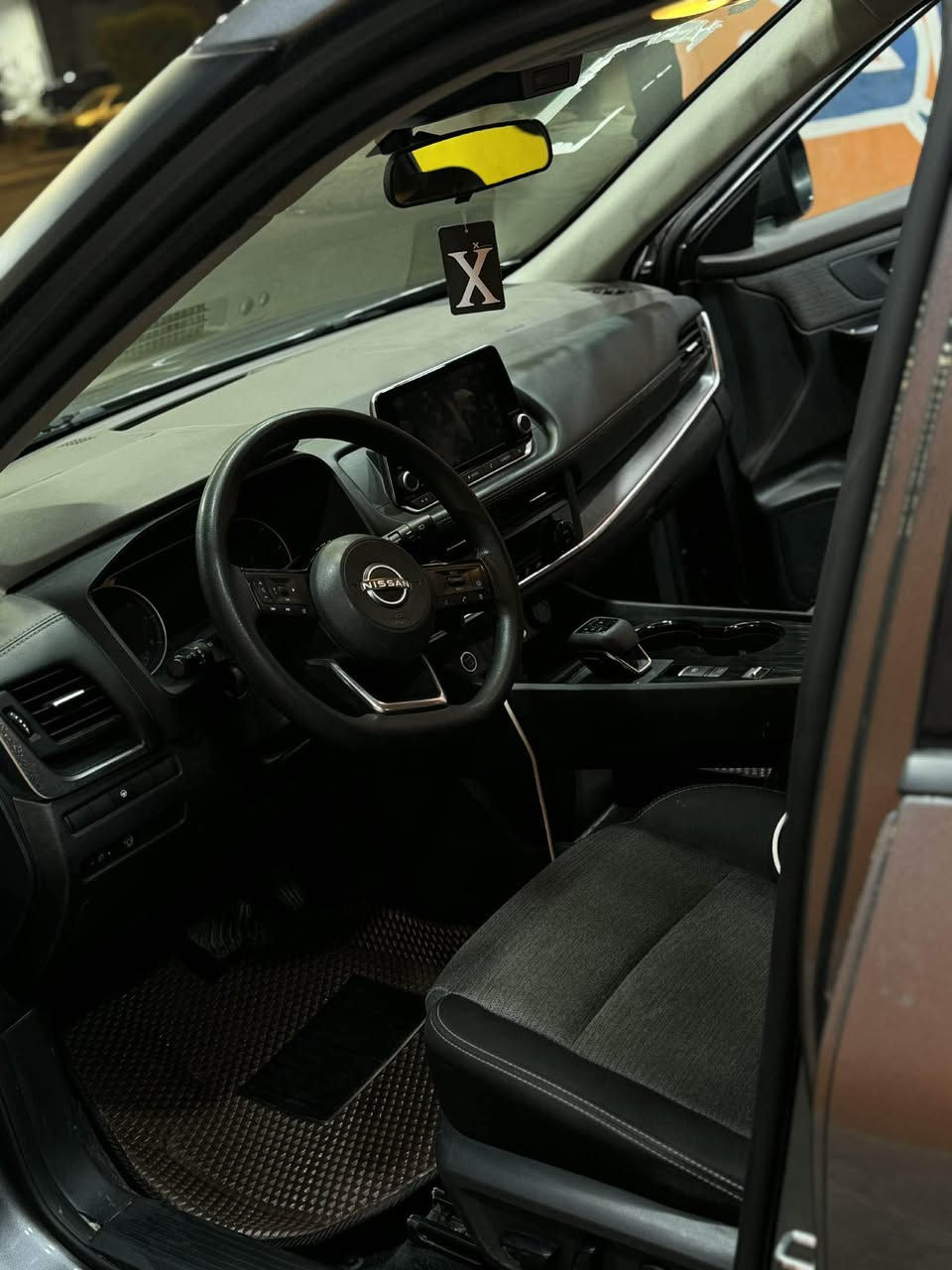 السلام عليكم 

نيسان روج  2023 SV 

(((((بدون حادث بدون صبغ دعامية سرقة امريكا ))))

لون اسمنتي  مميز 

فول مواصفات عدا بانوراما

حساسات 

مانع تصادم امامي 

كامره خلفيه وشاشه جبيره

نقاط عمياء ورادارات جانبية 

تبريد ثلج 
تايرات جديدة

تشغيل عن بعد 

ماشيه 75 الف

السعر : 175$ 

السياره جديده بمعنى الكلمه بحاله الوكالة 
*********** بغداد, العراق
