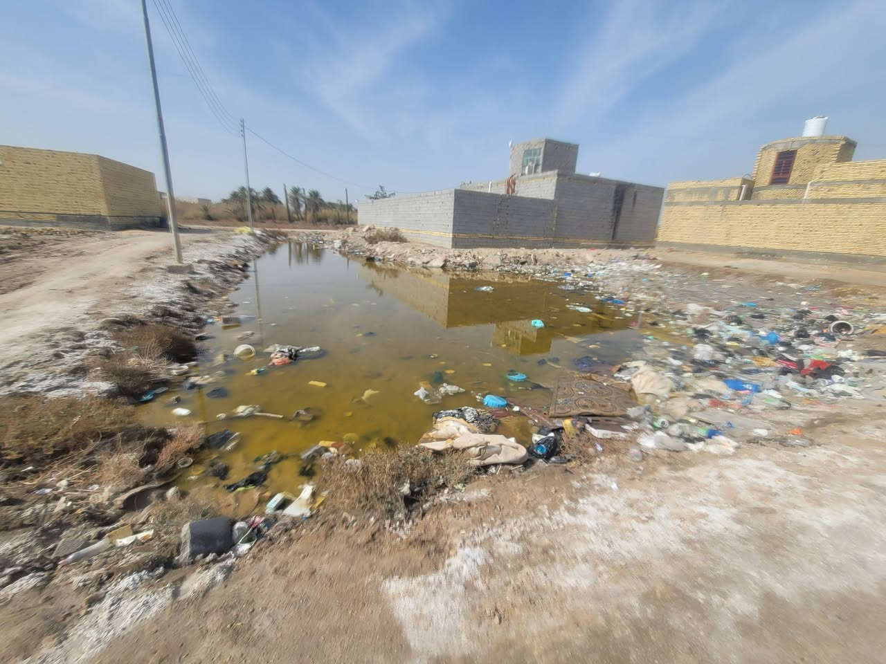 قطعه زراعي 200 متر للبيع ركن على شارعين وجه10 ونزال 20 موقعها السديناويه نهاية السايدين قرب مدرسة الجامعه متوفر كافة الخدمات ما ء مجاري كهرباء للاستفسار ***********
