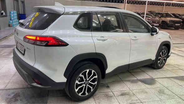 السلام عليكم 
________________

تويوتا فرونت لاندر ال S  فول مواصفات هايبرد 

موديل ☑️2025☑️ هايبرد  سنوية ومثبت لوحات 

السعر /🔔🔥26,500,000🔔🔥مليون 

ماشية 8000 كم مكفولة 

لايت 4 عدسة _بصمة تشغيل _بصمة ابواب _بصمة سايد بريك 
فتحة سلايد _قطعتين تبريد بلادي _ كرسي كهرباء 

كراسي جلد اسود  _ويل كروم _شباك امامي نيكل 

شاشة وكامرة اصلية _رادار _تحديد مسار _تحكم مقود جهتين 

📞***********

العنوان / معارض البياع _الشارع الثاني _معرض الزاد بغداد
