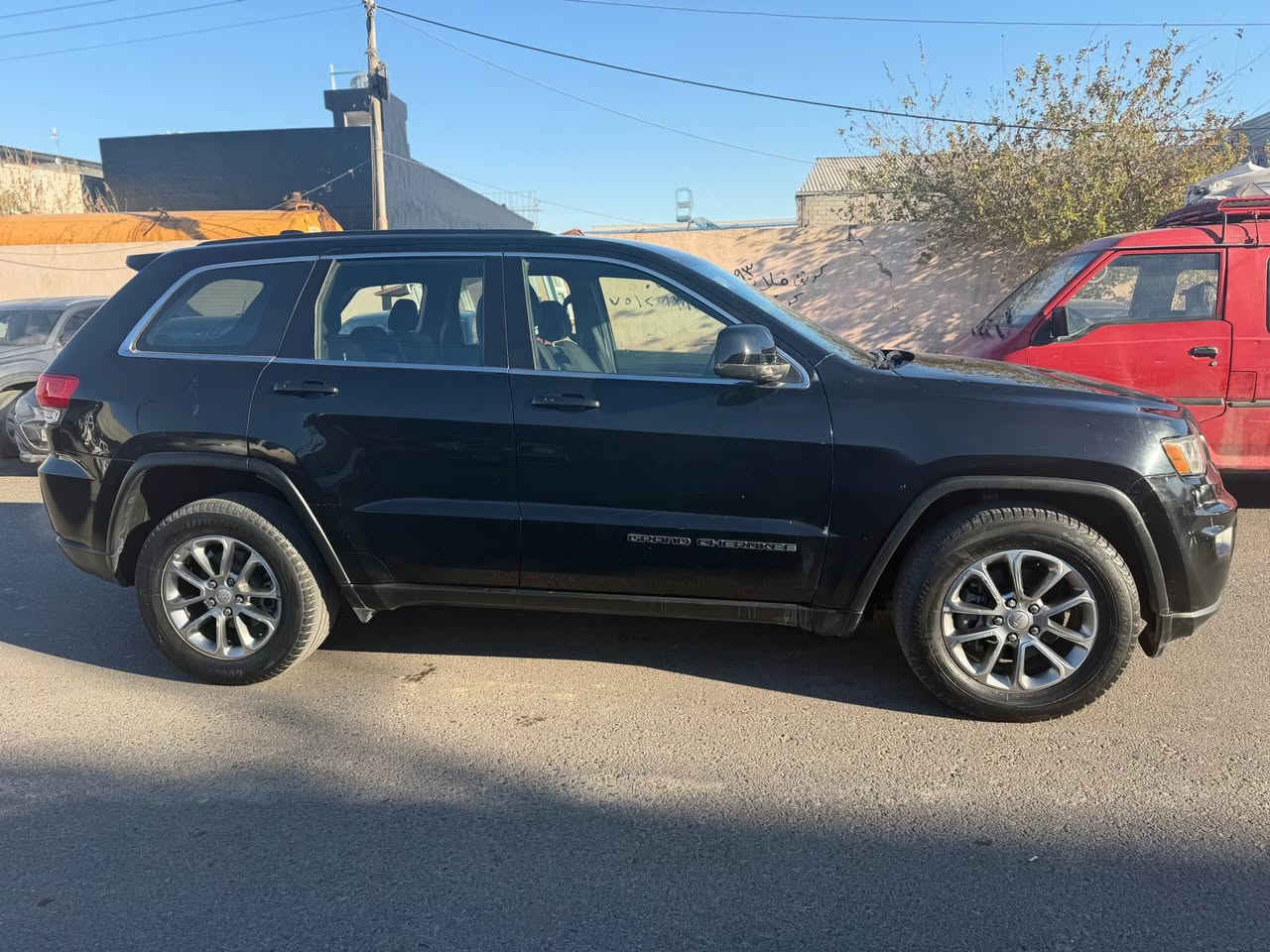 جيب لاريدو  موديل ٢٠١٧
وارد امريكي.  حادثها  جاملغي
٦ سليندر
سعر ١٩٠ ورقه
مكان اربيل
تحويل وكاله شرط
رقم *********** أربيل, العراق
