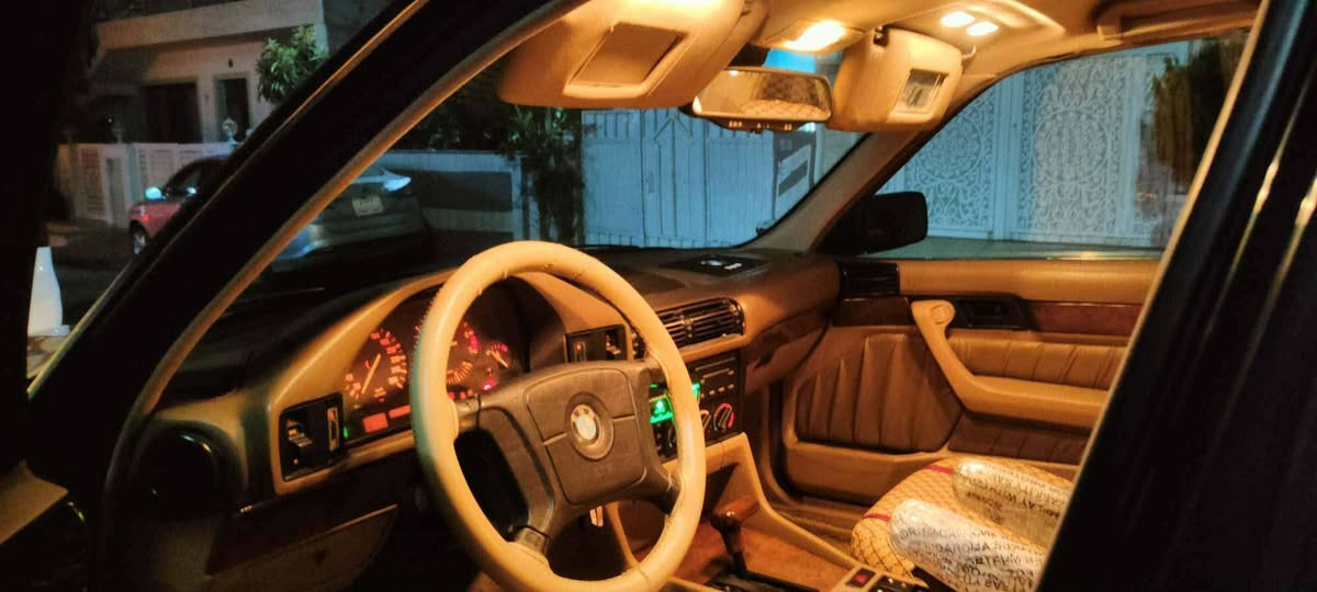 مۆدێل 94فوول ناوزەردی بیلادی 
ئاڕم پلاستیک
بەشەرتی ئاڕم ئەوەلیات موسوو بڕاوە 
چوار جام کارەبا 
سڵاید 
پەردە 
گێڕ ئۆتۆماتیک 
لایت ئەڵقەو زینۆن 
قفڵ مەرکەزی 
چوار تایەو ویلی لۆک حەفتەیەکە بەستومە 
شەشکەلەیە 
دەبڵ ئێرباگە 
کوشن جلدە 
دەعامی ئێمە 
سەیارەکە بەس ماشا الله ئەوێ 

شوێن:بازیان 
ژ.م:***********
بۆزانینی نرخ تەلە فوونکەن لەخزمەتانام 
ت.پ ؛سەیارەی مەعرەز نیە هین ماڵی خۆمە 
ئەگەر موشتەری نیت سەرمان مەیەشێنە 
ڵەگەڵ ڕێز🌹 السليمانية, العراق
