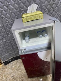 ثلاجه للبيع صغيره نظيفه جدا السعر 80مدينه الصدر  للتواصل 07716923771