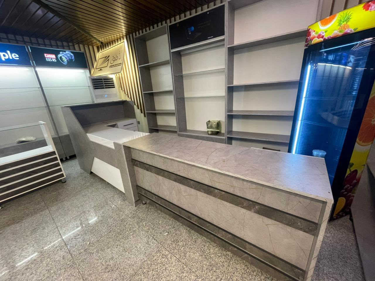 سلام عليكم فاترينات وعوارض مثل ممعروضات بل صور زجاجيات واضوية نضافة 80‎%‎ ينباعن قطع وشلعة وحده وسعر بل خاص الله شاهد جديدات ونضيفات كلللش ***********
