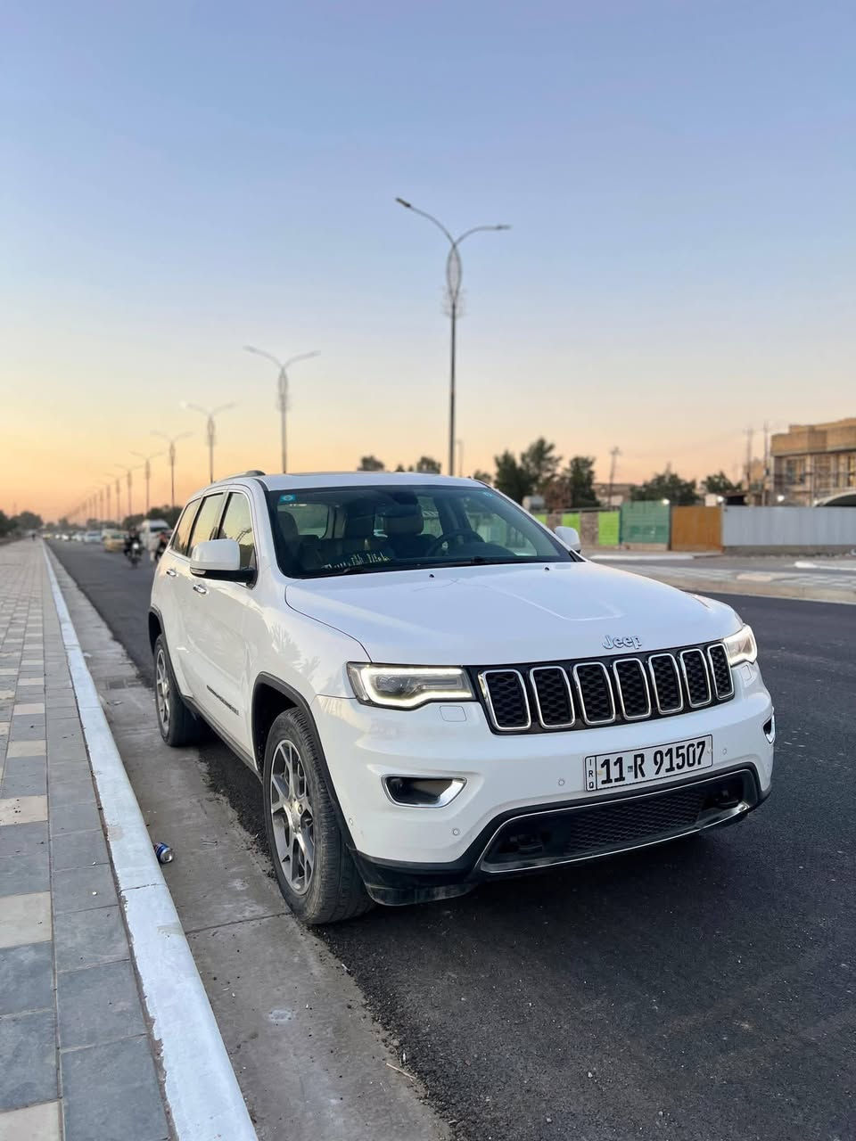 سلام عليكم
جيب 2020 

خليجي وكاله  ماشيه ٣٩

مكفوله كفاله عامه ماعده الي بسونار 
سونار موجود 

باقي السياره مكفوله من دعاميه ل دعاميه 

سياره جديده بمعناه الكلام 

سياره عليها بوليش وحمام وطبقه من النانو سيراميك 

سياره لايوجد فيها كل ملاحضه 

الموصفات سياره

بنوراما 

حساسات امامي وخلفي

صندوك كهرباء 

محرك 6 سلندر 

كير مكينه ممفتوحه

فول الفول موصفات 
رقم بغداد دولي 
ماكو شي مابيها معروفه مواصفات الجيب
السعر ٣٠٥ وبيها مجال 
مكان سياره بغداد البلديات
***********
