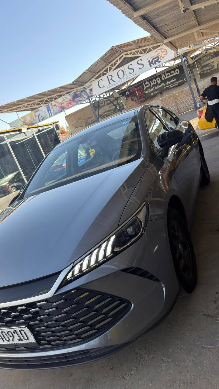 QIN PLUS BYD للبيع 2025  
رقم بغداد 
ماشيه 30 الف 
بسمي تحويل مباشر 
السياره جديده ماعدا طعجه خفيفه بالباب موضحه بالصوره 
السعر 117 وبيها مجال مكاني البصرة 
رقم ***********
