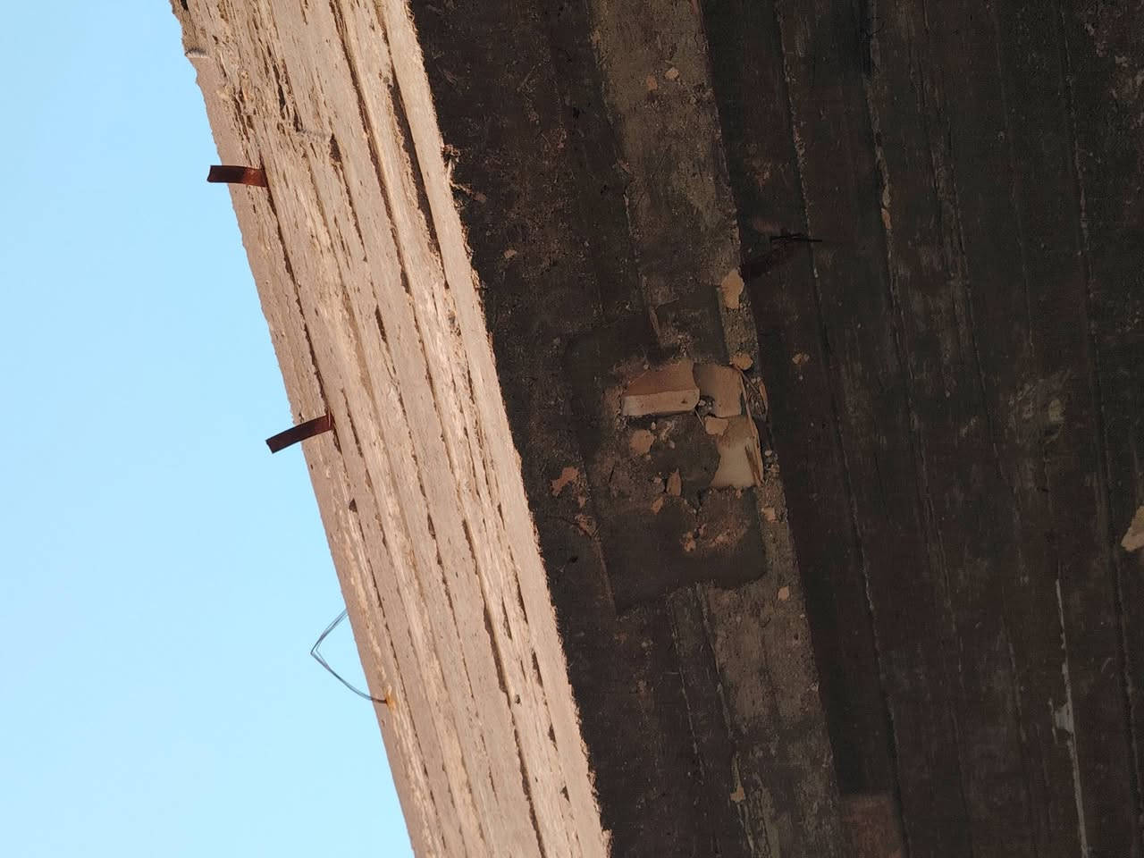 ‏✨ – كادر بصمة إعمار ✨
‏📍 كادر عمال بغداد فقط
‏
‏نقدّم لكم جميع أعمال البناء والتشطيب باحترافية عالية 👷‍♂️🔧
‏
‏⚡ تأسيس كهرباء كامل
‏🔨 تشليع الكاشي + تطبيك الكاشي والسيراميك
‏🏠 إعادة ماستك الأسطح ومعالجة التسريب
‏🪜 تفليش، تقشير الجدران وأعمال الصيانة
‏🚿 تقفيل وتجهيز الحمّامات
‏🚚 تنظيف البيوت
🖇‏ديكور وجبسن بورد صبغ 
🧱👷‍♂️بناء درجا اولئ
🔨 لبخ اسمنت +لبخ جص وابياض

‏✅ دقة بالعمل
‏✅ سرعة بالتنفيذ
‏✅ أسعار مناسبة
‏✅ التزام بالمواعيد
‏✅اشراف العمل

‏📞 للتواصل اتصال أو واتساب:
‏📱 ***********. ***********
‏#الطائي_للآ_عمار_ولديكور
‏🌟 كادر بصمة إعمار… شغلك أمانة بيد أهل الخبرة 🌟
