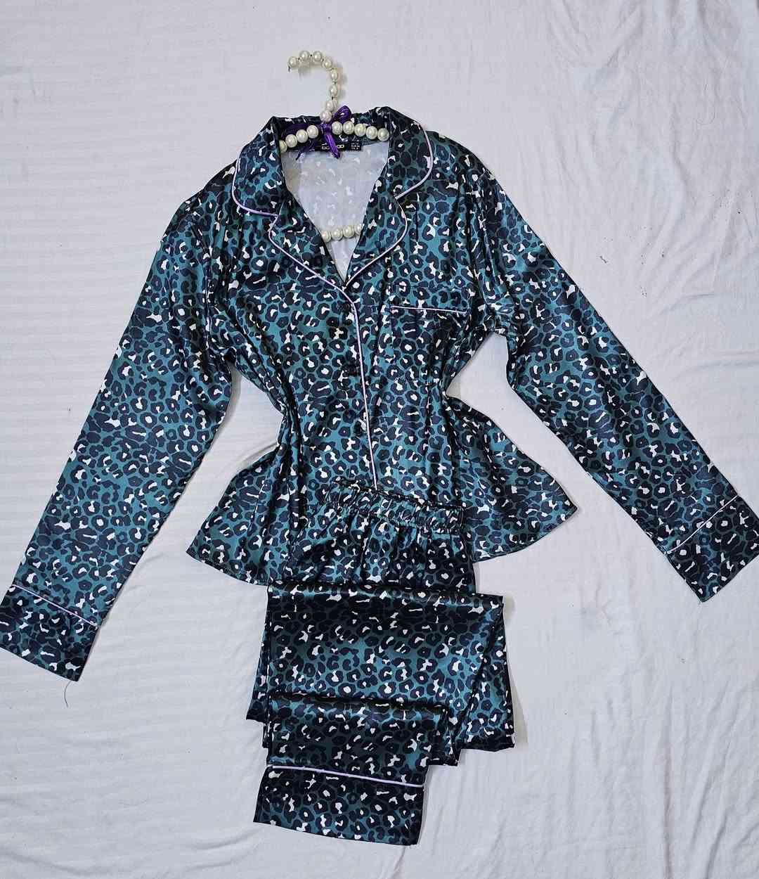 مساء الخير بنات ممكن متابعت الحساب اوفر ملابس نوم تركات ستن


**إذا كنت صاحب هذا الإعلان وتريد حذفه لأي سبب، رجاءا أرسل رسالة إلى الدعم الفني**