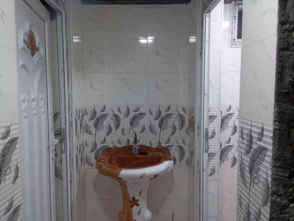 🏠 للبيع بيت حديث ومتكامل مساحة البناء اكثر من 300 متر وعمل باشراف هندسي  والسعر قياساً بالعمل بلاش 🔥

البيت طابقين بيه كل المواصفات المطلوبة 🔥
بس السيراميك مال الداخل المتر ب 15 الف 
بالأضافة الى ممرات داير ما داير البيت كلها بيها منهولات تصريف يعني بيت متعوب عليه بيه :

🔸 ٣ غرف نوم بالطابق الأول
🔸 غرفة بالطابق الثاني
🔸 تصميم حديث وتشطيب مرتب من الداخل والخارج
🔸 مساحة القطعة ٧٠٠ متر تشمل بيتين جديد وبيت قديم 
🔸 طابو زراعي – سند ٢٥

📍 الموقع: خلف جامعة بابل

البيت واسع ومفتوح من كل الجهات، جاهز للسكن بدون أي تعب 🔑مناسب لعائلة تحب الراحة والمساحة والهدوء 💫

📞 للاستفسار والمعاينة اتصل على: ***********
