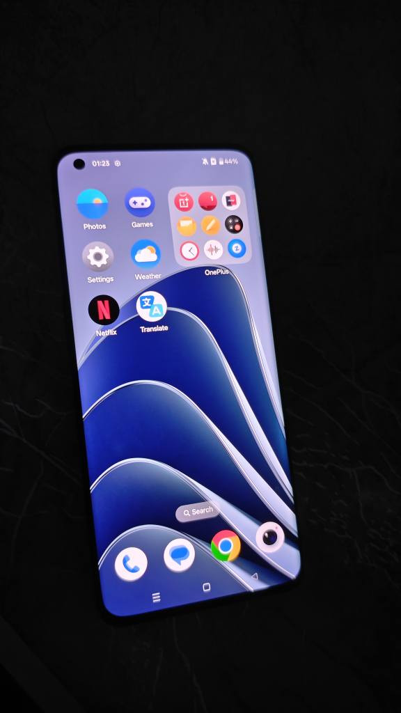 OnePlus 10 pro
شاشەی بیلادی گۆراوە هی سەر مۆبایلی تری بۆ دانراوە 
واتا بازاری نیە بە زەمان بیلادە
لەکاتی قوفل کردنەوە پرتەیەک دەکا ١ چرکەیە
باقی زەمان 
قوفلی ٢٢٠ هەزار
١٢٨ ڕام ٨
٢ سیم
بێ کێشە
زەمان
بێ ئەشیا
پۆبجی ٩٠
snapdragon 8 gen 1
زەمانی دارو بەرد 
ناونیشان هەولێر 
گەیاندن هەیە 
*********** أربيل, العراق
