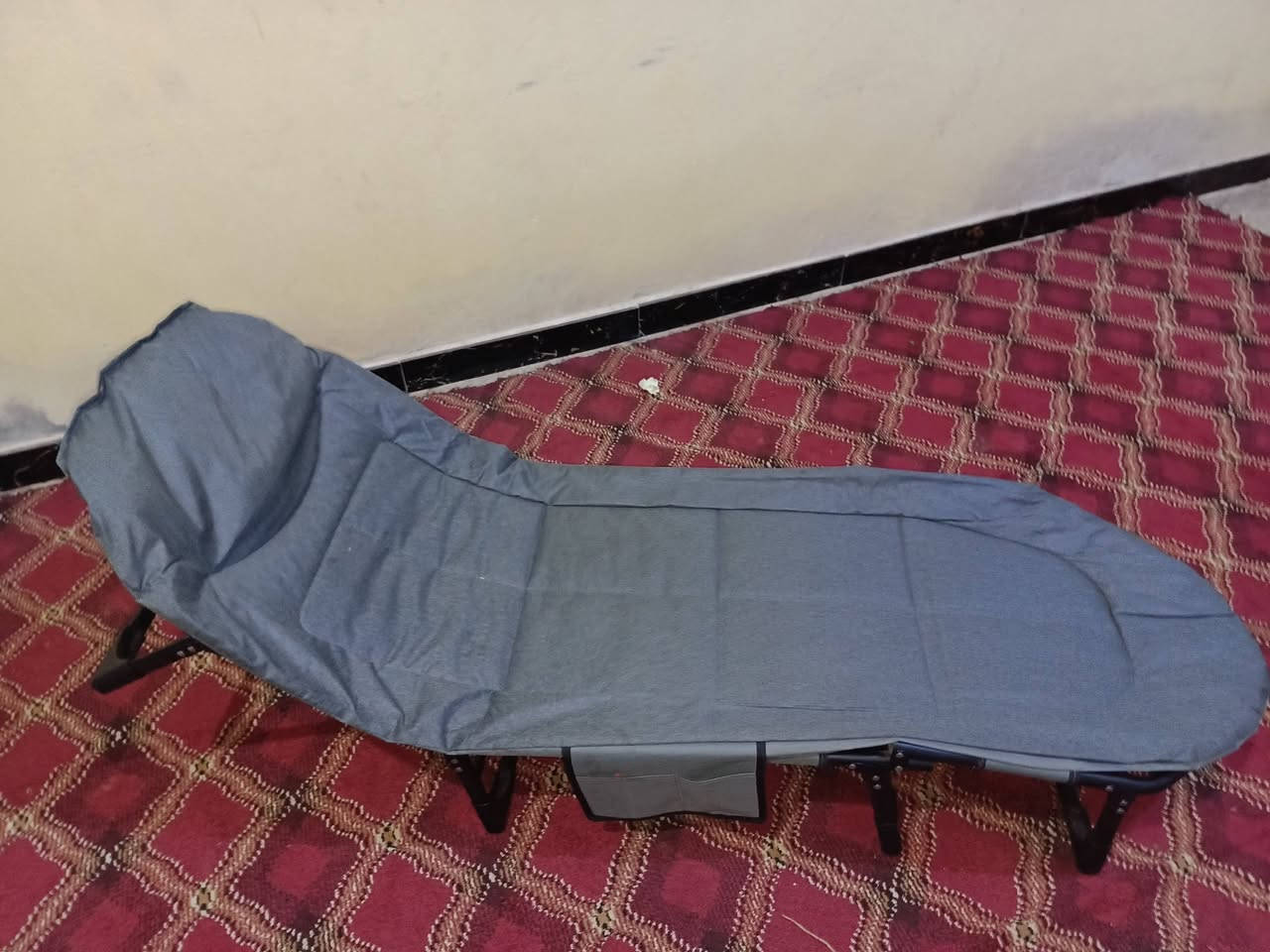 للبيع سرير نفر حديد يتحمل وزن 100كيلو العدد 3مثل ماموضح بل صوره تتحكم بيها السعر 60الف كلهن للأستفسار ***********
