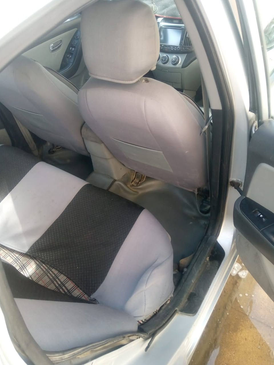 السلام عليكم مكلف بالنشر 
النترا 2011 خليجي  مقدس 
محرك الفين / كير ومحرك وحدادية جيدة 
السعر  98  وبيها مجال ..
المكان بغداد/ البياع 
التواصل :  ***********
