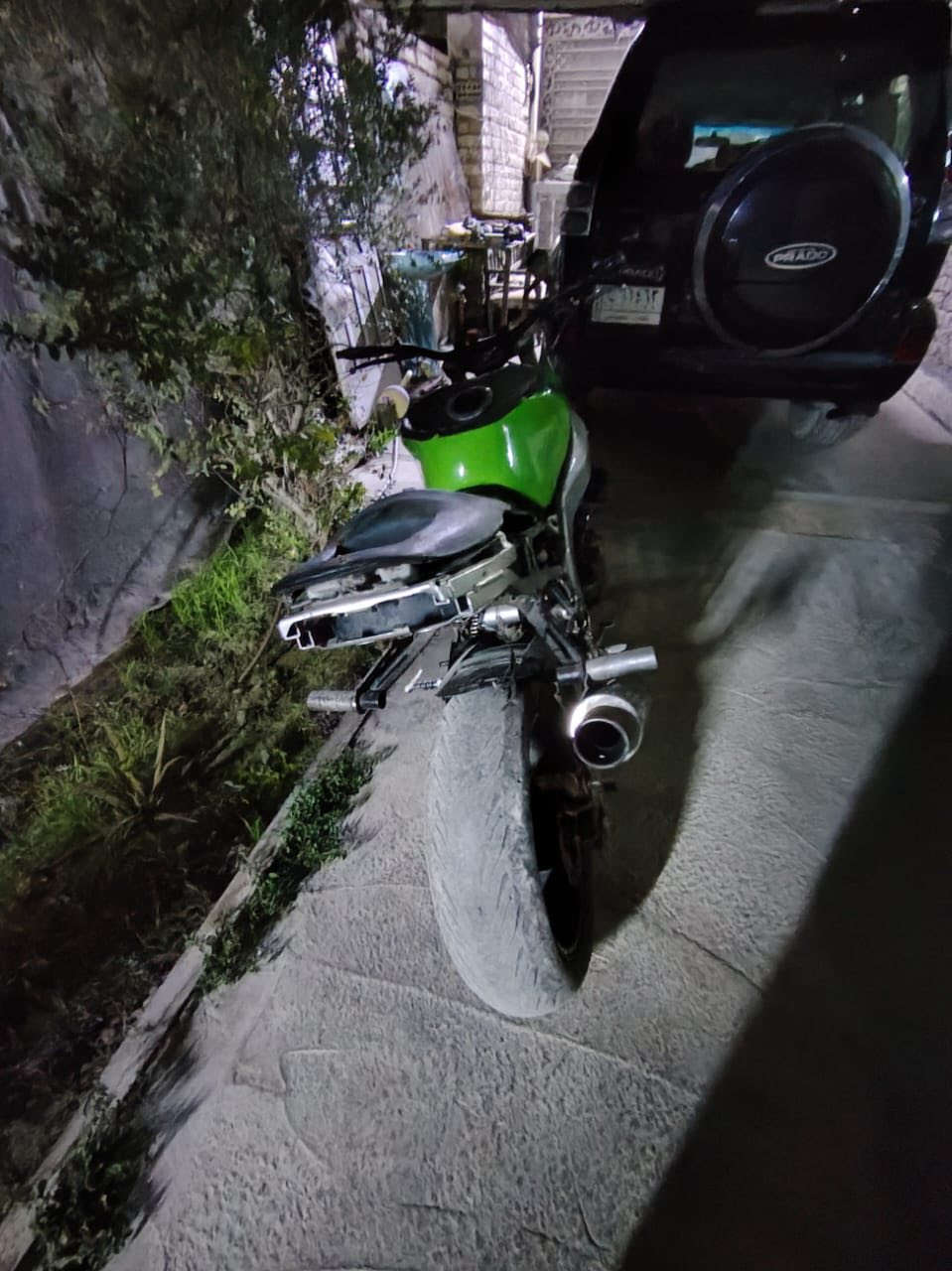 كاوسكي 2004 كوم حديد مكينة شغالة
لابيهة دهن ولا مي درعهة موجودة كهربايات بلاد جيب باتري وشغل نكرة 

14 وبيهة مجال قليل 

مكاني بغداد البياع 

***********
