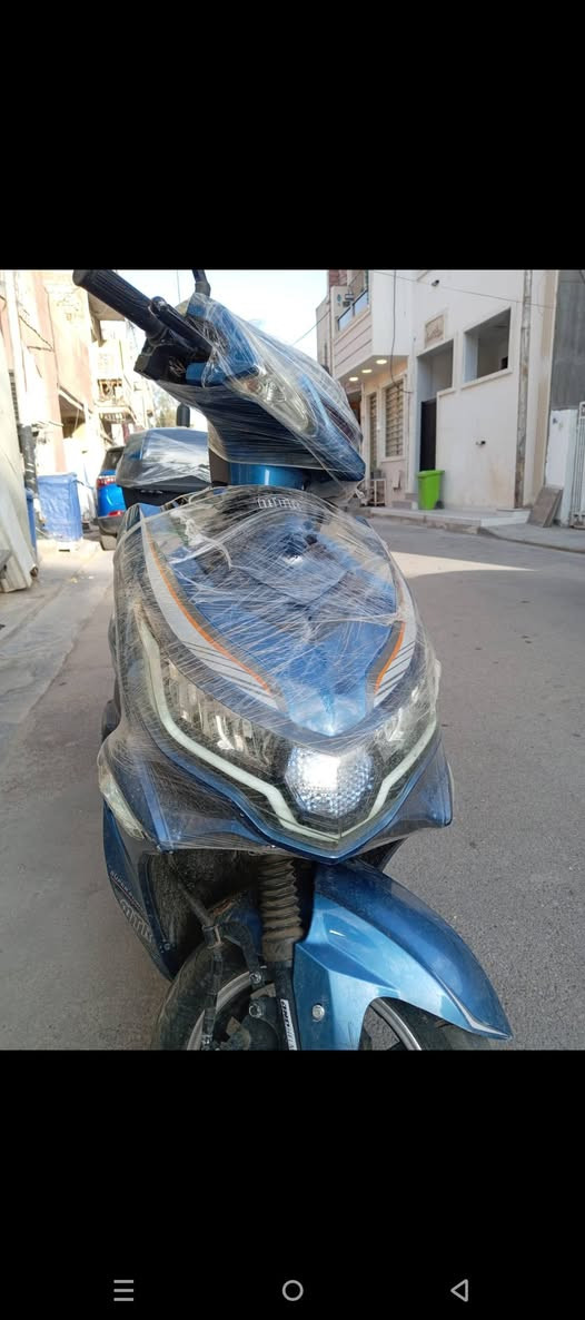 معها هدية مذكورة في ادناه
سلام عليكم... 
للبيع دراجة شحن (MTR) صار مدة من اخذتها نظافتها ٩٠٪ ولكن ضيق المكان احرجني منها
مواصفاتها وسعرها مذكورات في ادناه ورجاءً اقرأ المنشور للنهاية 
1. 6بطارية المسطرة كبيرة جداً 
2. ملف 2000 حقيقي 
3. قفل ستيرن 
4.تشغيل بصمة وتشغيل كارت NFC
5.السرعة الحقيقية 80كم 
6. تقطع مسافة 60 كليو حقيقي 
7. نضام تعليق جدأ عالية بحيث طستها ناعمة جدا
8. لايت زنون جدا عالي 
9. لدات نهاري
10. 3سرعات 
11. نضام R الرجوع للخلف
12.نضام الأمان P 
13. قياس التاير 12/90/90 جدا عالي 
14.حساس بريك 
15. بريك نضام دسكات 

السعر:650 وبيها مجال بسيط  تواصل *********** 
المكان: بغداد_الكرخ.

