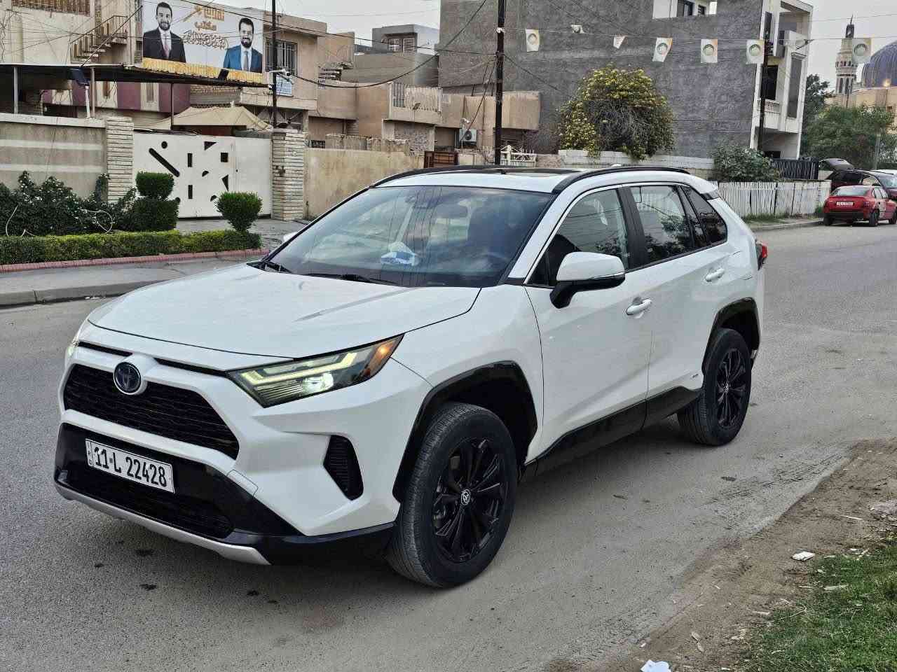 🚗 للبيع - تويوتا راف فور هايبرد SE
‎لون صدفي شذرة سياره جديده موديل ماشيه 25 الف  
‎ :بجم مكفول كبس وشواصي ولغود مكفوله وراديترات وتبريد شركه على الفحص 

🔹 الموديل: 2022
🔹 التسجيل: رقم بغداد
🔹 المواصفات:
✅ محرك 2500 هايبرد
✅ لون توكلر 
✅ بصمة تشغيل + أبواب + صندوق
✅ شاشة حجم كبير
✅ كامره دوارة
✅ صندوق كهربائي
✅ تبريد قطعتين
✅ كشنات أسود مطرز أزرق
✅ كشن سائق كهربائي
✅ تدفئة كشنات وستيرن
✅ رادار أمامي وخلفي + بالمرايا الجانبية
✅ مانع تصادم
✅ تحديد مسار
✅ مانع تزحلق
✅ هندبريك بصمة
✅ فور ويل
✅ بك لايت + إشارة أمامية LED
✅ مانع انحدار
✅ 3 أوضاع قيادة (نورمال - ايكو - سبورت)
✅ تبريد شاشة بيانو
✅ مثبت سرعة (أكروز)
✅ أوتو هولد
✅ وايل كب حجم 18
✅ تحكمات ستيرن جهتين
‏✅ ABS
✅ سياقة ذاتية
✅ 4 دسك
✅ تشغيل عن بعد 
📍 مكان السيارة بغداد

***********
