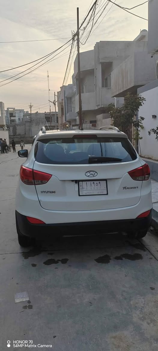 السلام عليكم توكسن للبيع
موديل 2011 سياره  رقم نينوى مميز اربع أرقام 
مواصفاتها سقف بانوراما تحكمات 
استيرن كاميره تغليف الارضيه جلد ومع مضخم صوت 
كير محرك شرط  
الضرر بارد شبر باب النفر  
السعر 140 وبي مجال 
العنوان موصل هيما ستي***********
