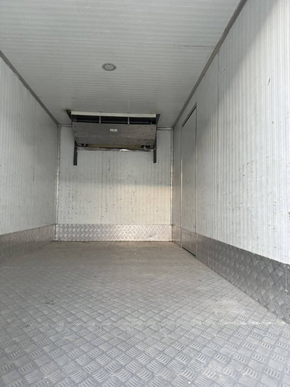 كنتر للبيع براد 2024 🫷📦 ماشي 45  سعر 335$            أربيل شارع 100 *********** ***********
