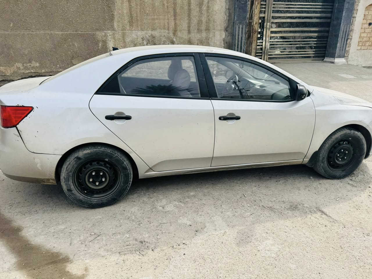 السلام عليكم 
للبيع كيا سيراتو موديل 2013 رقم اربيل سيارة باسمي رقم الدولي سنوية مجددة 
بيها جاملغ صبغ وبيها حوض الاسبير تعمير شوية باقي السيارة مكفولة جديدة ومحرك بي تبخير حداديةتخم تاير تبريد تدفئة 
عنوان السيارةبغداد البلديات السيارة معروضة 85 وبيها مجال حك الجية
 ***********
