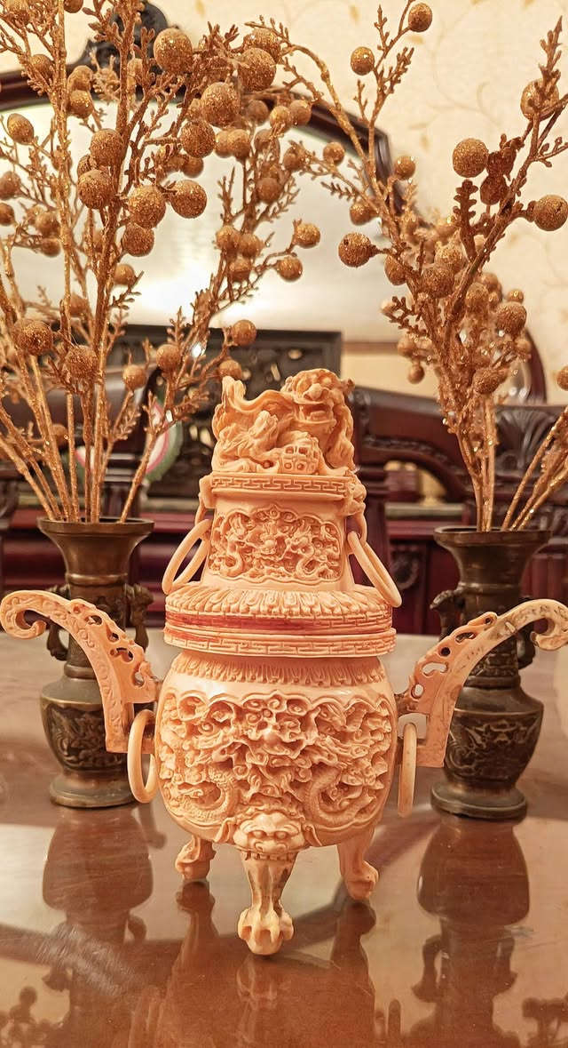 أستغفر الله العظيم، اللهم إني أسالك فيضا من فيوضات فضلك، سبحانك اللهم وبحمدك.
............................

مساء الهنا، يلا بينا نستمتع بالجمال والتحف الفنيه الأصليه.

............................

للبيع بإذن الله:

- فازتين شينواه برونز، قدام جدا جدا أنتيك، تقال ومتان، روعه.

- مبخره عاج شينواه، قديمه جدا أنتيك، مختومه من جوه وبره، شغل يدوي، تفاصيل متنتهيش، تحفه لا توصف، متعوا نظركم.

................................

الحمد لله حمدا كثيرا طيبا، نحمده ونشكره على نعمه وفضله علينا.

يسعد مساكم حبايبي،،،،،،

إستمتعوا معايا، التفاصيل بالفيديو،،،،


**إذا كنت صاحب هذا الإعلان وتريد حذفه لأي سبب، رجاءا أرسل رسالة إلى الدعم الفني**