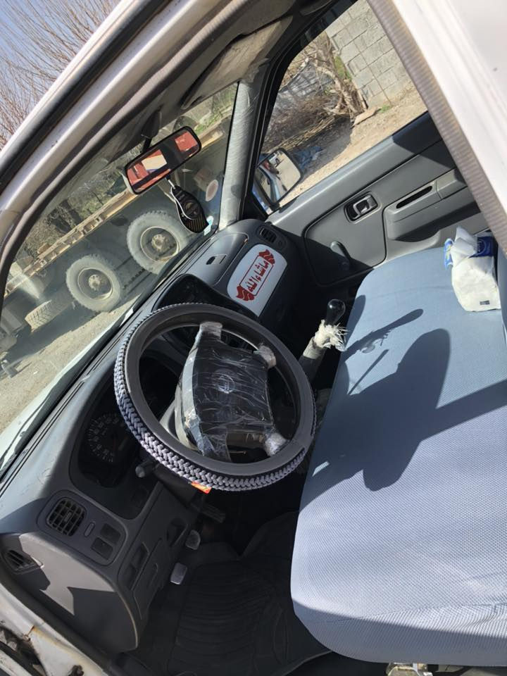 نیسان تاک پینج قلاب ٢٠٠٢تەبریدو پاوەر.  کامل جاهیز کراوە. بی تەقەورەقە. پیشی. قرجی بەسیتی هەیە بی شەنسی گرتن   سەیارەکە هەتابلی مەزبوتە ***********
