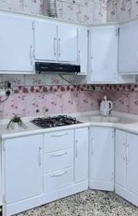 الكاونتر هذا تفصال مبطن قياس 3 ونص ويا الشافط والطباخ كلة 900 وبي مجال...