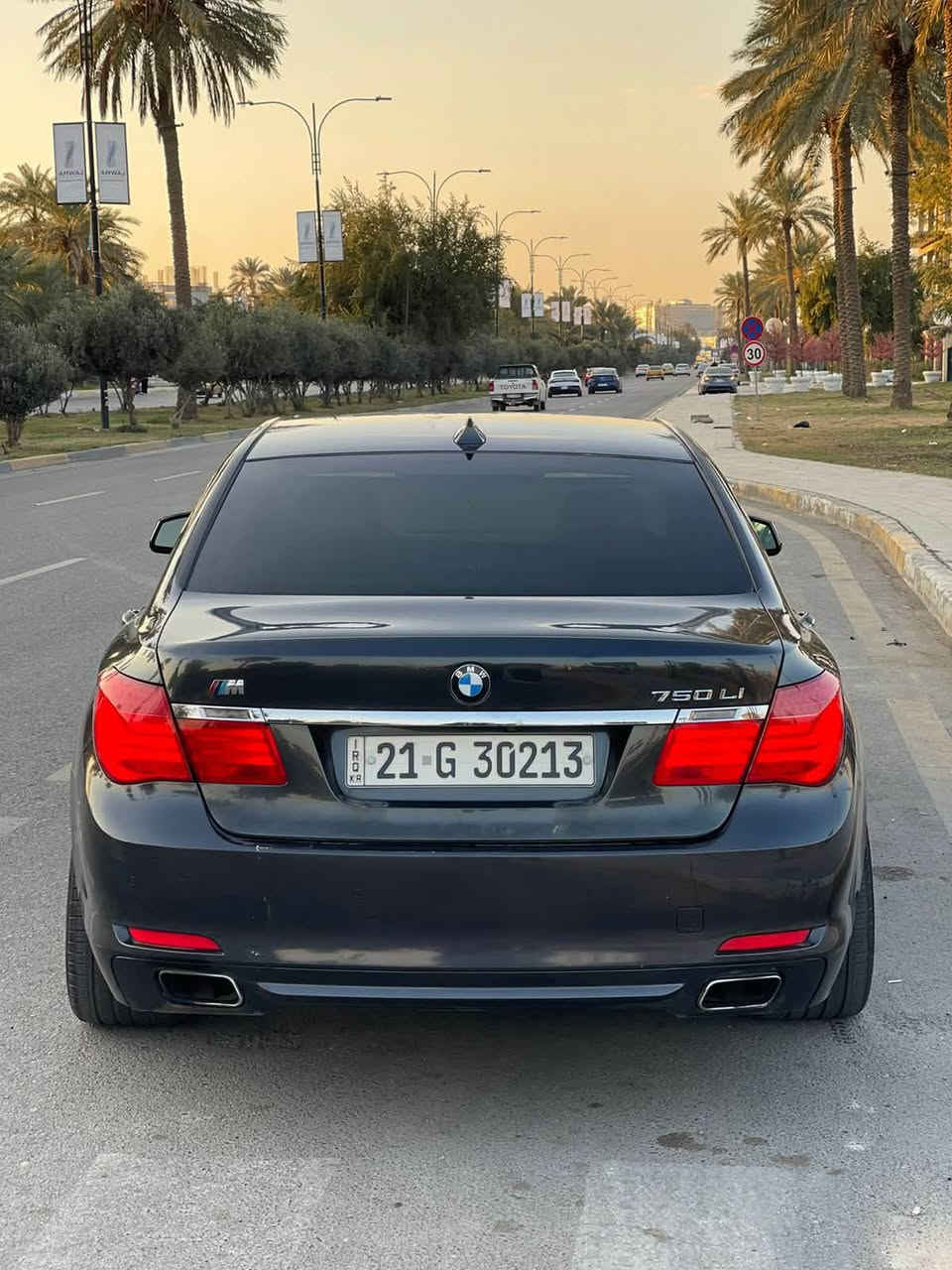 ⚜ BMW 750li ⚜ بحالة وجاهزية الوكالة للبيع او المراوس
‎نـــــوع الــــســـيارة : bmw 750li
‎ســــنـة الـــصـــــنـع2009  
عداد المسافة 190 الف كيلو متر فقط 
‎ســــعة الــــمـحــرك : 8 سلندر 
‎️️نـــاقـل الـــــــحركـة : أوتوماتيك & تيبترونيك

‎🔸️الــــمــواصـــفات : اكمل وصف فول رقم vip 1
‎اوتوماتيك ،،، تيب ترونيك ،،، فتحة سقف ،،، اضاءة داخلية ،،، اضواء عدسات ،،، مرايا كهربائية ،،، مع طي كهربائي ،،، أضواء زينون ،،، فرام ABS ،،، فرش جلد  ،،، كشافات امامية و خلفية ،،، تحكم مقود كامل ،،، تثبيت سرعة ،،، ايرباك امان كاملة،،، تطعيمات خشب فاخر كامل من الداخل ،،، شاشة اسقاط ،،، شاشة أساسية مع حساسات كاملة  ،،، حساسات أمامية و خلفية أساسية ،،، كمبيوتر رحلات ،،، مانع انزلاق..غرفة جلد فاخر لون جملي ...جميع الكراسي كهربا مع ذواكر ومساج..شاشات خلفية مع تحكم كامل....قنصل ملكي خلفي...باكاج كهربا مع شفط...بواب شفط
‎والعديد من الميزات و الرفاهيات من شركة BMW
بدون حادث كفاله من الحادث صبغ ٤ قطع فقط اثر شخط تخريب صفحه واحده
175$ 
بيع او مراوس بشي اقل
مكان السيارة بغداد 
رقم الهاتف 
***********
