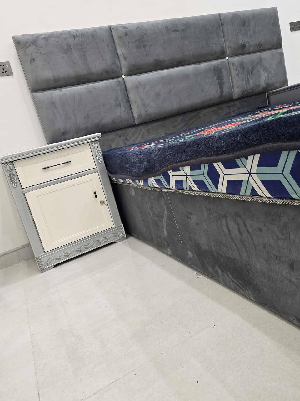 عمل ونجارة محمد باسم الكيم حسب مايطلبه الزبون وضمان بالمواد والعمل ديوانيه الحمزة ي*********** اي موديل يعجبك اسوي الك عنوان المحل كراج الملاح قرب دزني لاند محلات سيد يعرب
