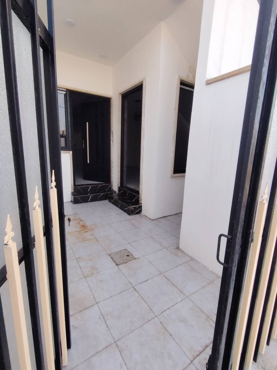 الدار للبيع التعليم العلي جمعيه غرفت تجاره (الطبق الولال معزول عن طبق الثاني) البيت جاهز تسليم فوري
المساحه 120متر وجهة6

السعر 98 بي مجال شي بصيط

بقي التفصيل نطصل عل هذا الرقم

*********** وتساب مفتوح
