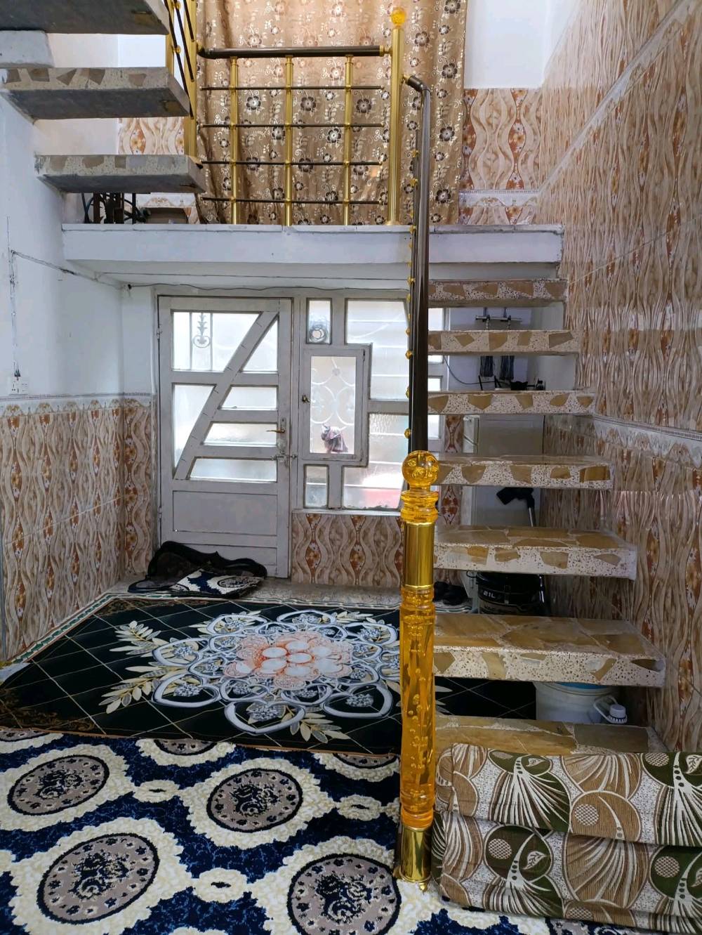 بيت 150متر ركن ع شارعين طابو زراعي مشمول ب التطويب  سند 25  كافة الخدمات متوفرة ماء كهرباء باب البيت البناء اساس صب بناء بلوك سقف عكادة. يتكون من 3غرف نوم وصالة ومطبخ واستقبال وطارمة جبيرة يبعد عن الشارع تقريبا 100متر عنوان كوفة شارع معمل خلف مستوصف علي الرماحي   