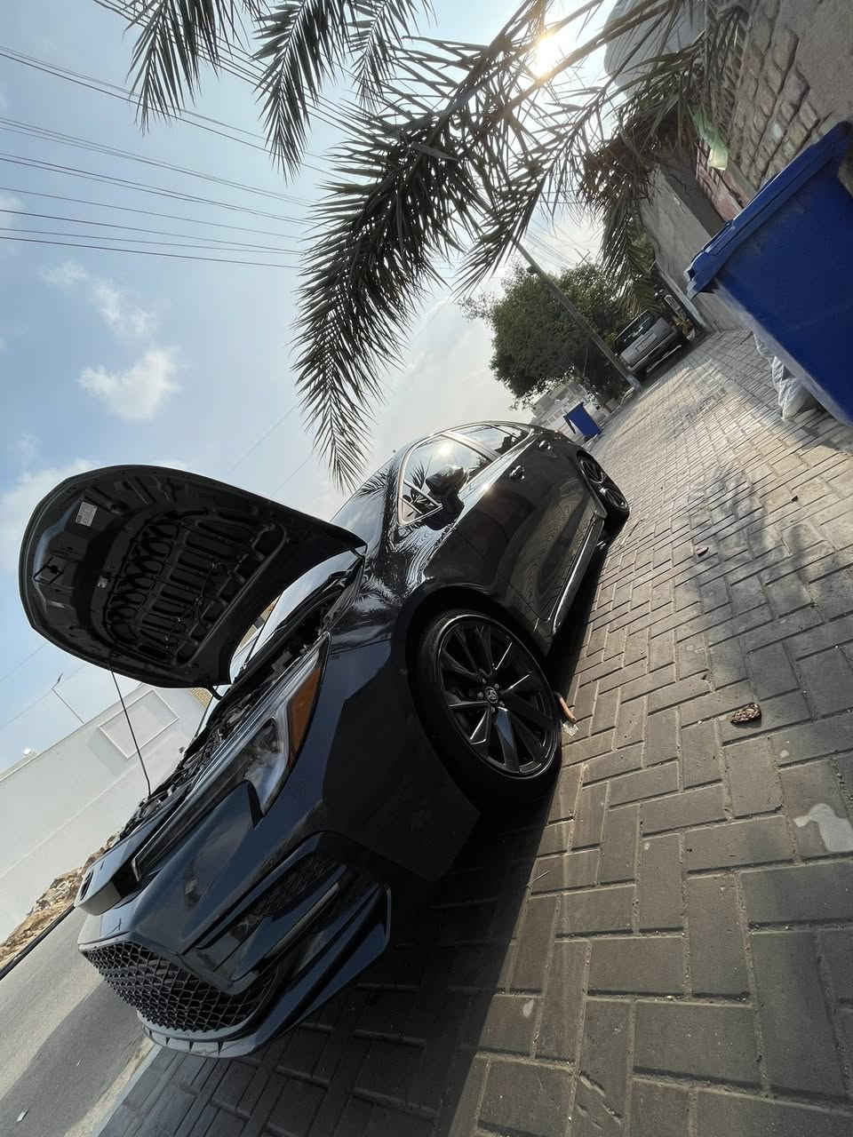 سلام عليكم من رخصت الادمن  كورلا للبيع وارد امريكي فئه se موديل 2024 فول مواصفات فتحه بلاك ادشن ماشيه 12 الف حادثها موجود بالصور بدون ايرباك رقم بصره بسمي تحويل ثاني يوم سعرها 180 ورقه والسياره موجوده بالبصره للستفسار ***********
