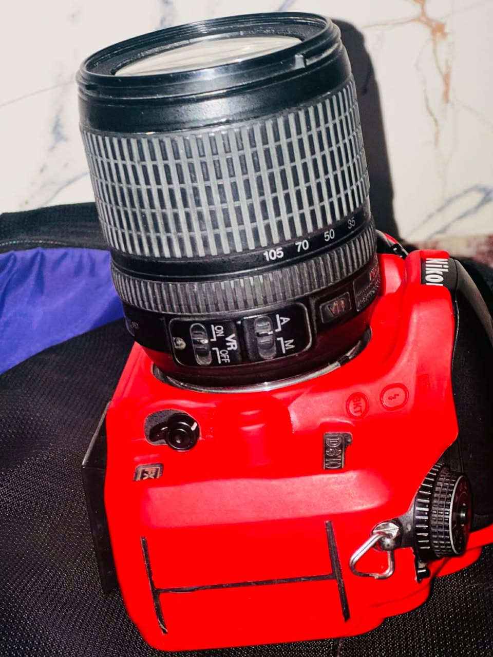 كامرة نيكون 610 فول فريم
الملحقات 
رام 32 گيگة
جنطة
شاحنة
بطارية
حزام كتف 
عدسة 18_105
للاتصال على الرقم 
***********
