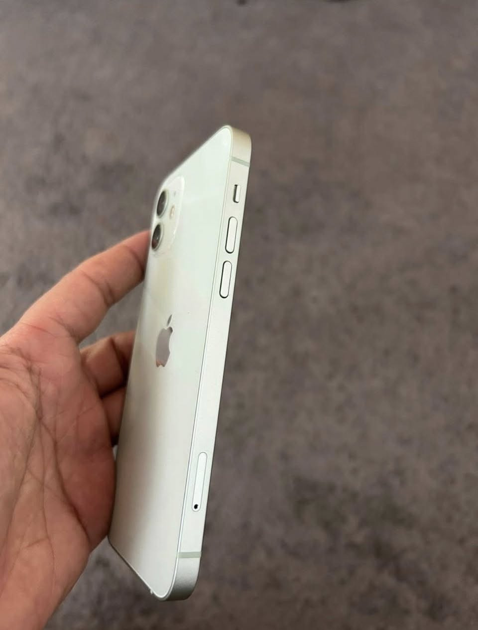 لبيع ايفون 12 عادي ذاكره 128 بطاريه 80
مكفول الجهاز ماممفتوح نضافته 100/100 نموذج m 
للبيع او مراوس سعره 275 
***********
