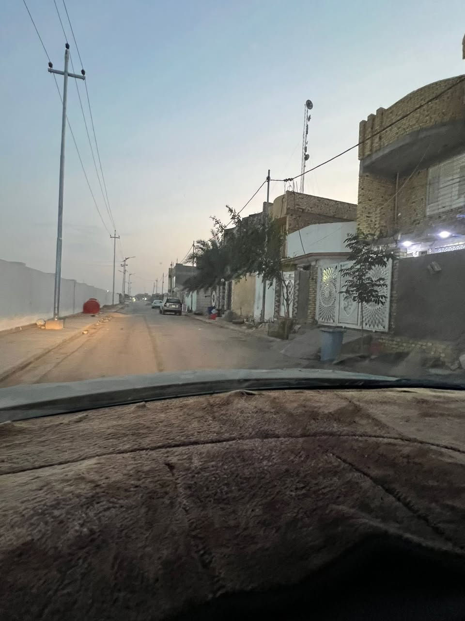 مشتمل مطلوب بمقدمه (٢٢مليون )يتحول باسمك بس يبقه محجوز مساحته 100م في زين القوس المربع الذهبي قرب المدرسه الصينيه طابق واحد متكون من غرفه وهول واستقبال ومطبخ من ظمن الهول وصحيات داخليه وخارجيه وبيتونه وستاره مشتمل نظيف مرتب ما ناقصه اي شي عرض الشارع 10م مطلوب مبادره 85 مليون تسديد قسط شهري 390 الف ويردون مقدمه نقد 22 مليون وبيه مجال . بقية التفاصيل يم صاحبه*********** موجود واتساب  .
