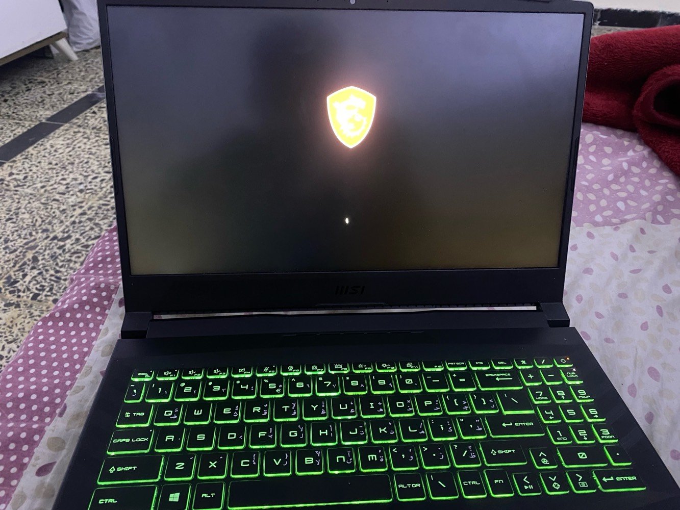 أعرض لابتوب MSI Crosshair 15 بمعالج Intel Core i7 من الجيل 11 وسرعة تصل إلى 2.30GHz. يتميز بذاكرة RAM تصل إلى 32 جيجابايت وقرص صلب بسعة 477 جيجابايت مع بطاقة رسومات 4 جيجابايت NVIDIA GeForce RTX. الجهاز في حالة جيدة جداً ومثالي للألعاب والبرامج الثقيلة.